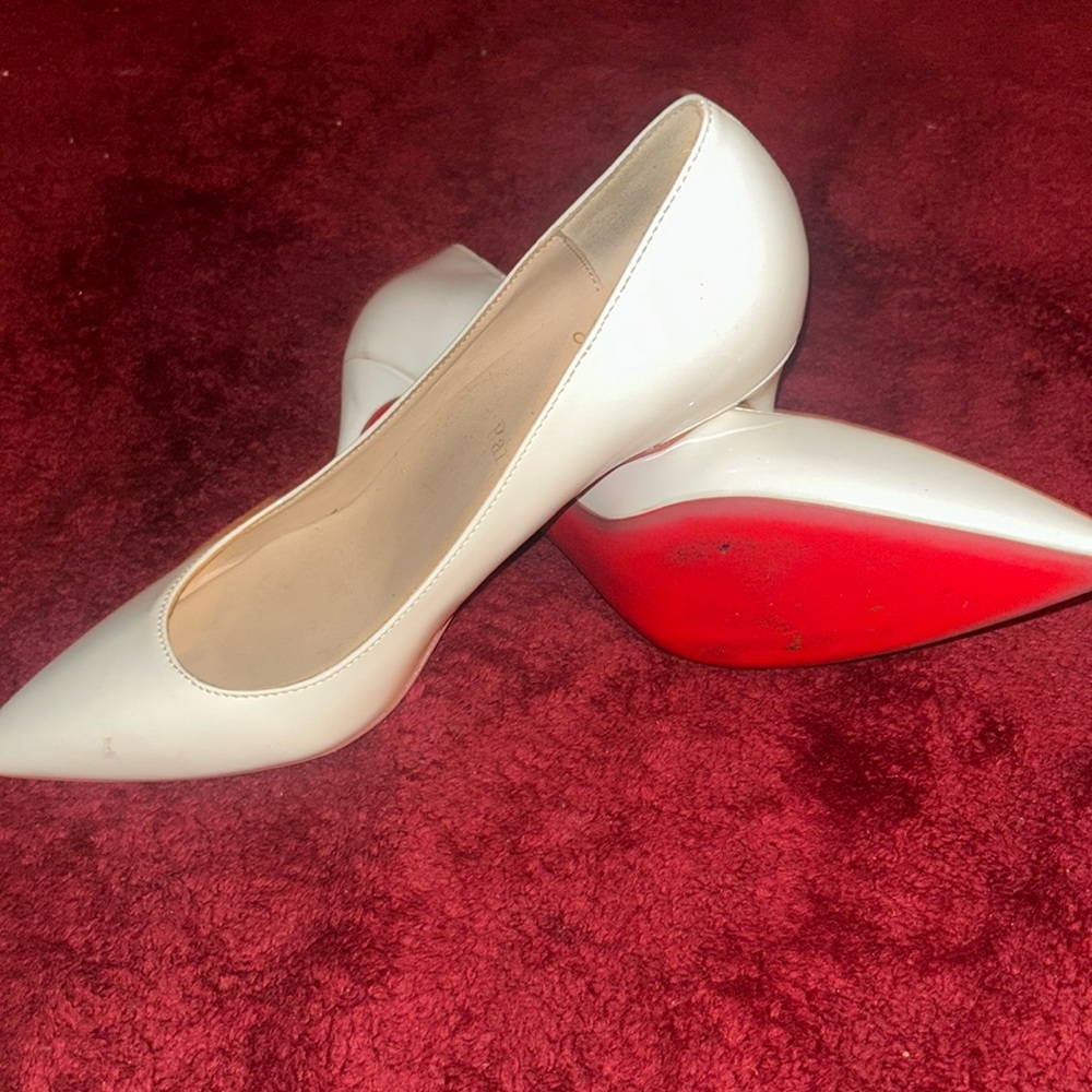 Red bottom heals.